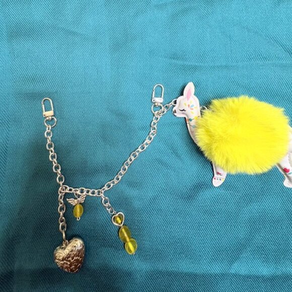 ✨ Handmade Yellow Alpaca Pom Pom Bag Charm ✨ - Picture 2 of 3